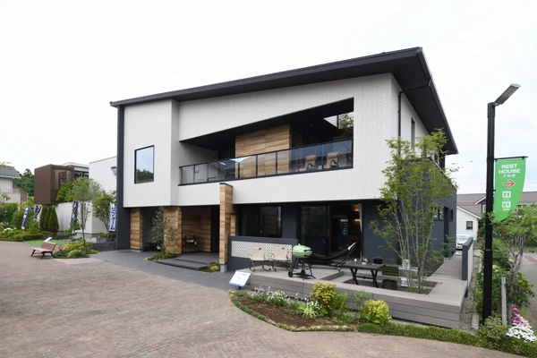 アルネットホームの住宅展示場の外観